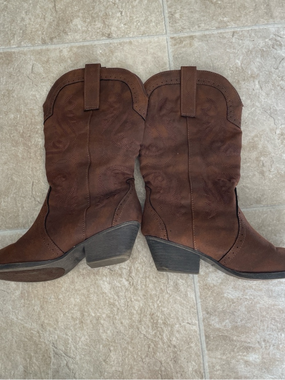 Sugar Tammy Cognac Suede Booties Size 7 Brown Fall Ankle Boots